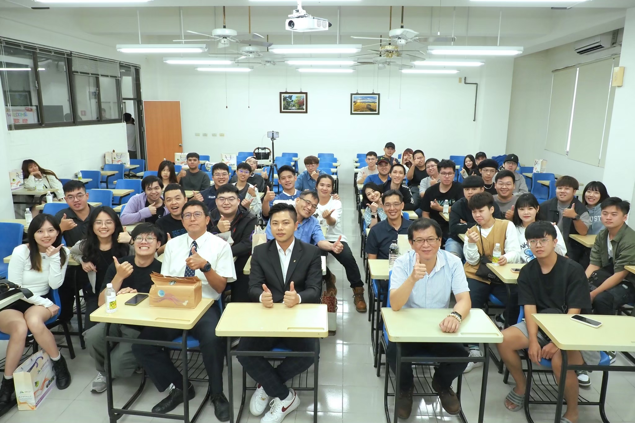 Read more about the article 113學年度系友回娘家